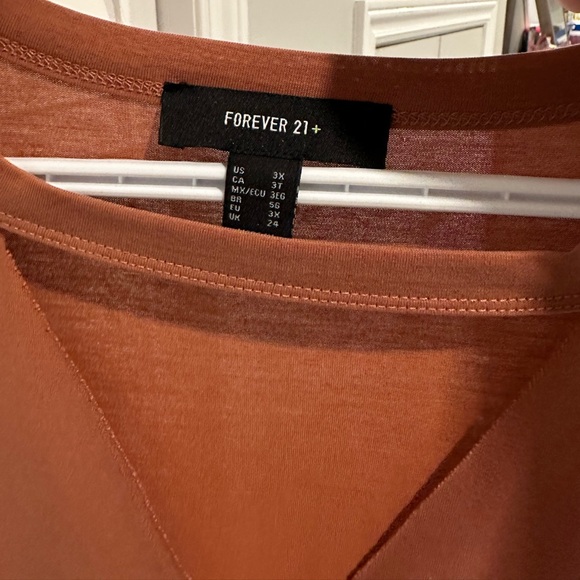 Forever 21 Plus Sized Top - Picture 3 of 3